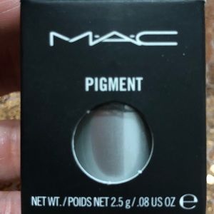 NEW MAC PIGMENT IN SILVER - RARE